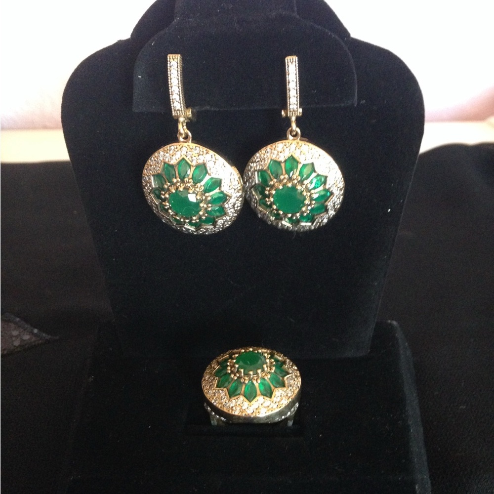 Elegant Green and Gold Jewelry Set